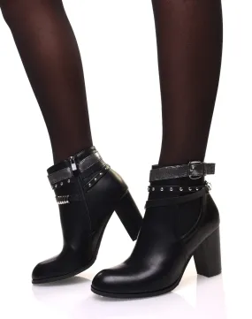 Bottines noires à talon avec de multiples sangles