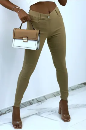 Pantalon slim camel avec poches et boutons avec faux diamant