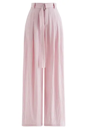 Pantalon à jambe droite avec poche latérale et ceinture drapée en rose